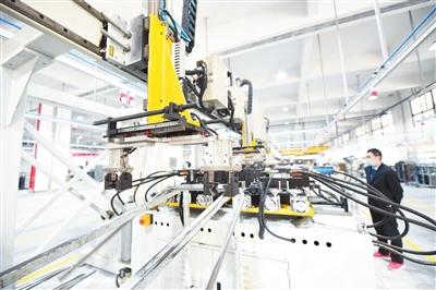 機(jī)器換人 企業(yè)領(lǐng)跑復(fù)工復(fù)產(chǎn)